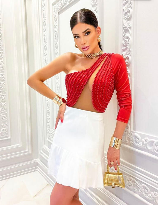 NULL SLEEVE BODY WITH RED JEWELRY